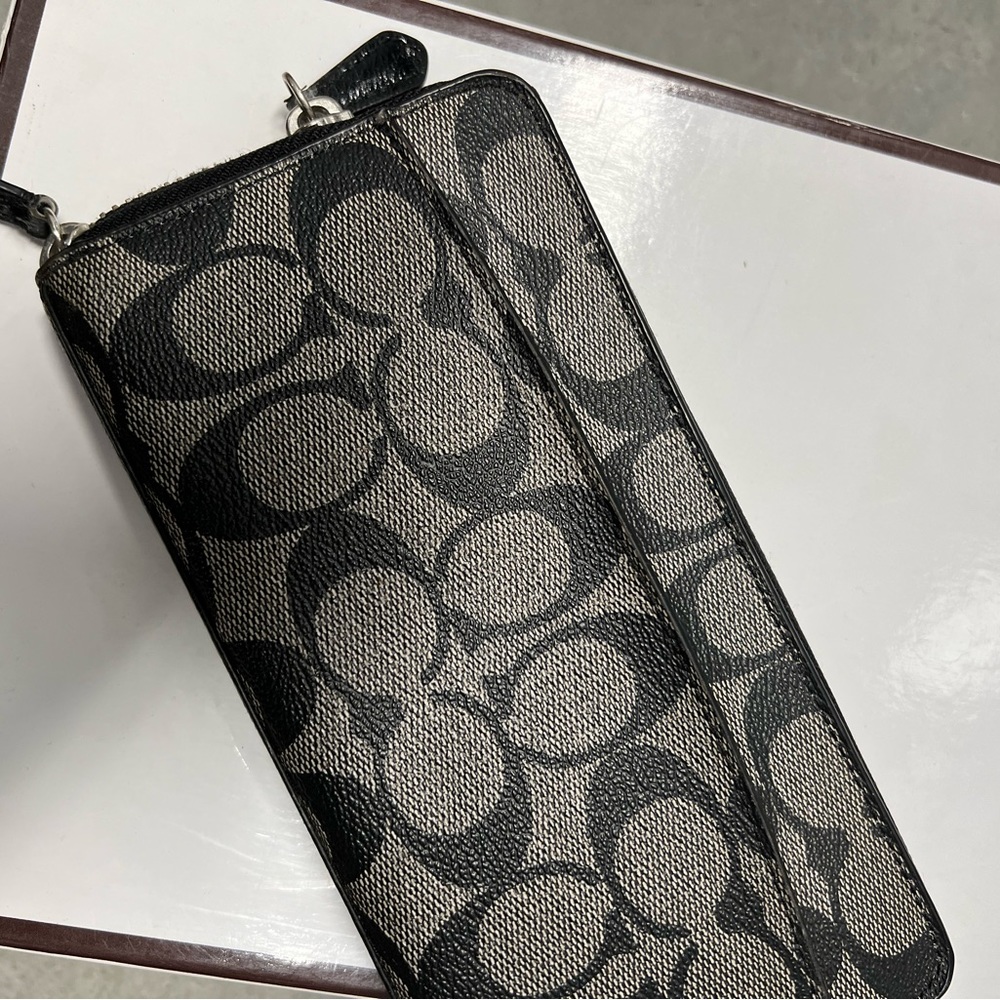 Coach Matching Set - Picture 6 of 6